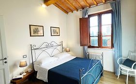 Oliveta Blu: Elegante a due passi dal centro